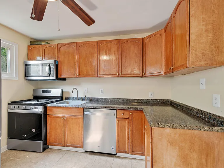 109 1/2 E Reed Ave — Photo 12