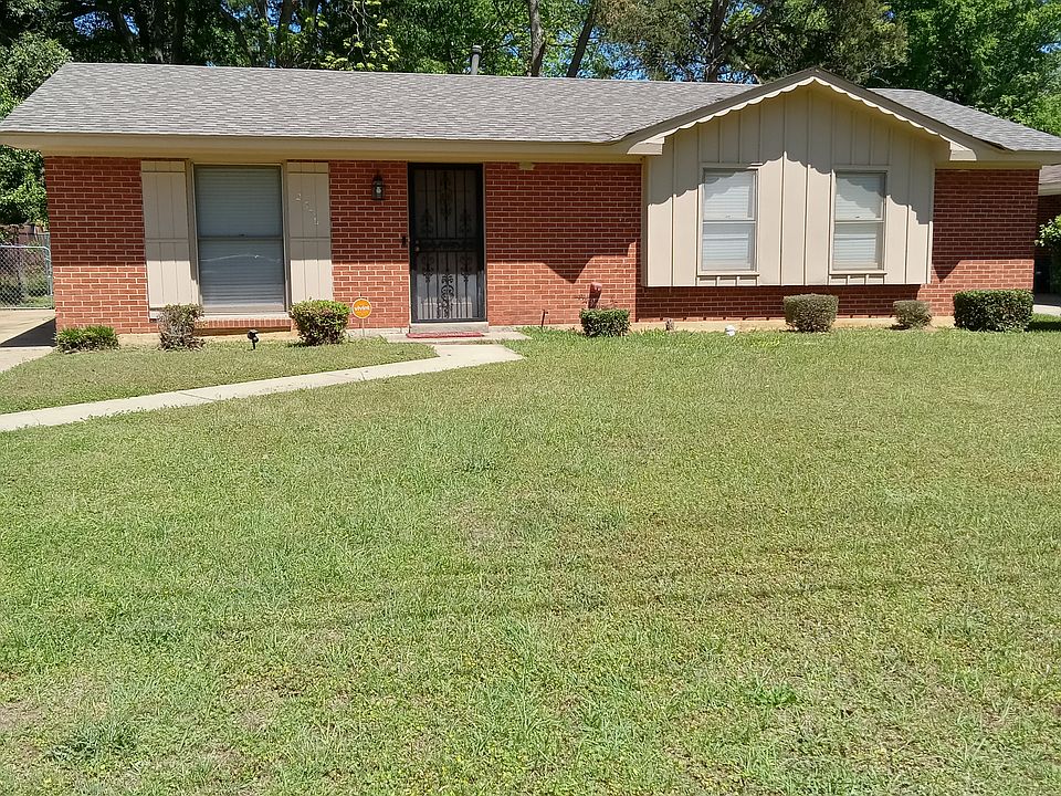 1st image of 2528 Westwood Dr