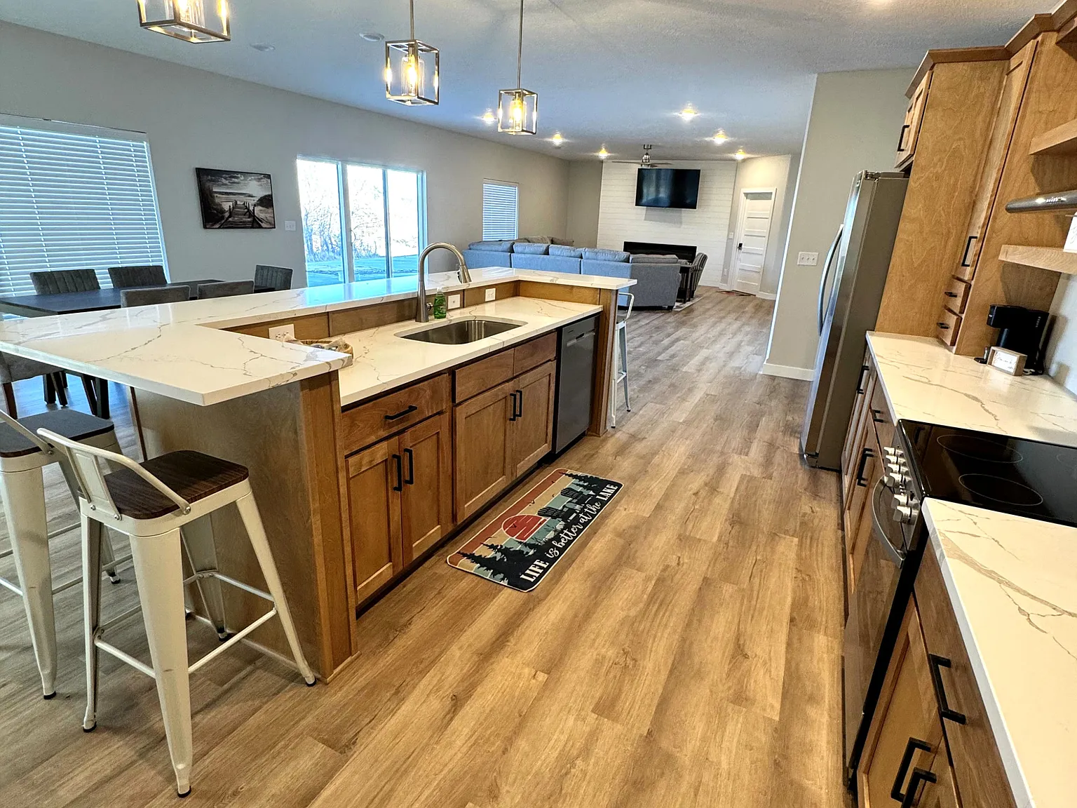 6 bed, 6000 sqft, $1,800 — Photo 4