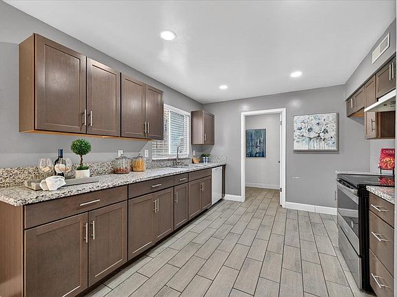 5th image of 4639 W Saginaw Way