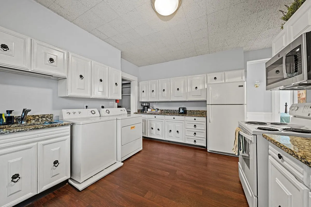 2 bed, 1.0 bath, 1252 sqft, $2,800 — Photo 4