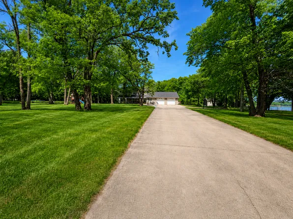 8746 Riverwood Cir, New London, MN 56273