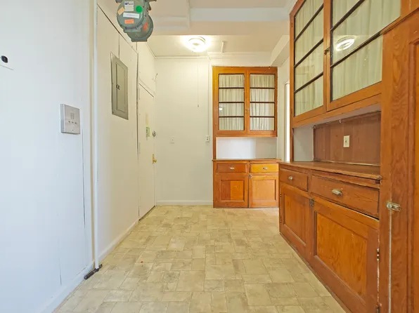 706 Riverside Drive image 8 of 11