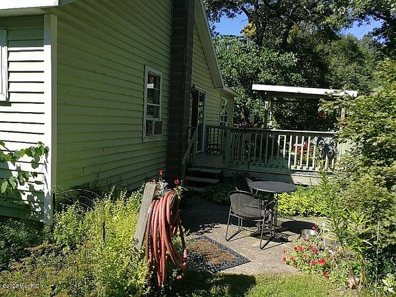 2nd image of 1752 Waldorf St NW