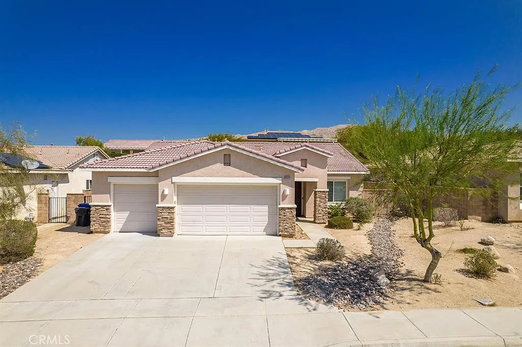 4 bed, 2116 sqft, $3,000 — Photo 1