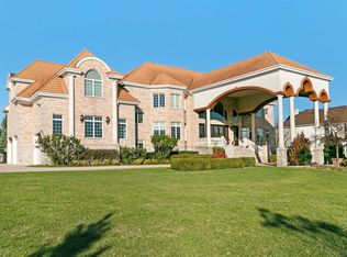 2 Falcon Ct, South Barrington, IL 60010