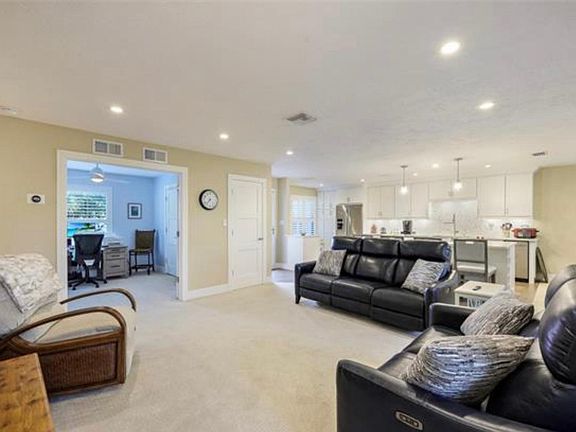 4th image of 812 10th Ave S #218
