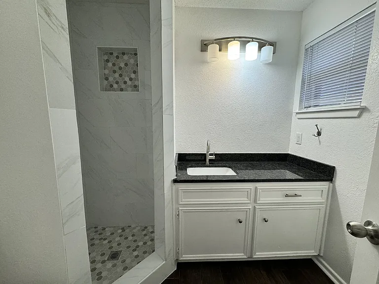 140 Towne West Dr — Photo 19