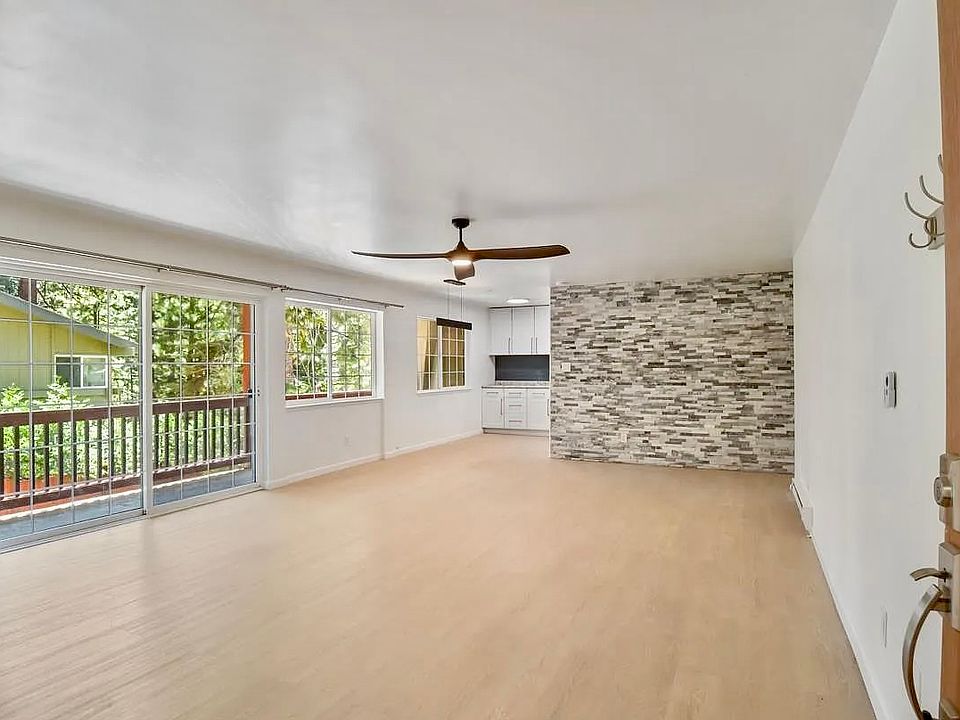 Living room 3bd. 2 ba apt