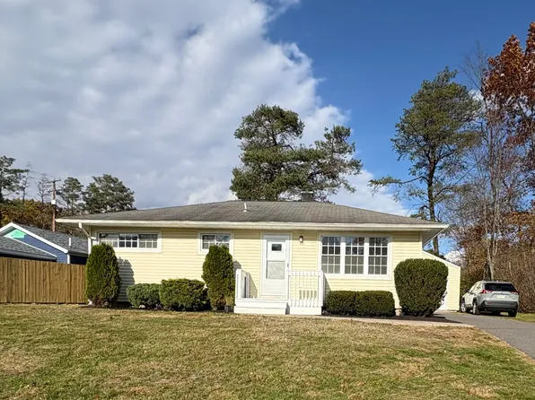 812 Old Winola Rd, Clarks Summit, PA 18411