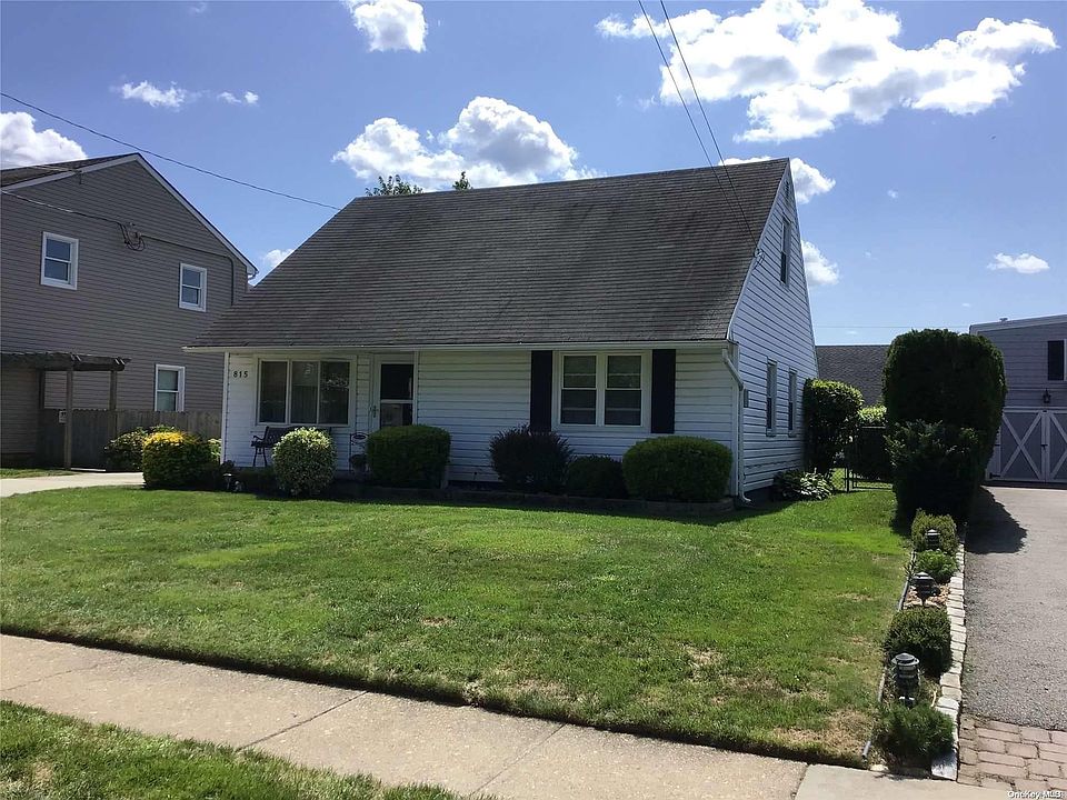 1st image of 815 Bowling Green Drive