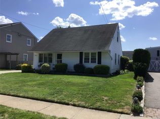 815 Bowling Green Dr, Westbury, NY 11590