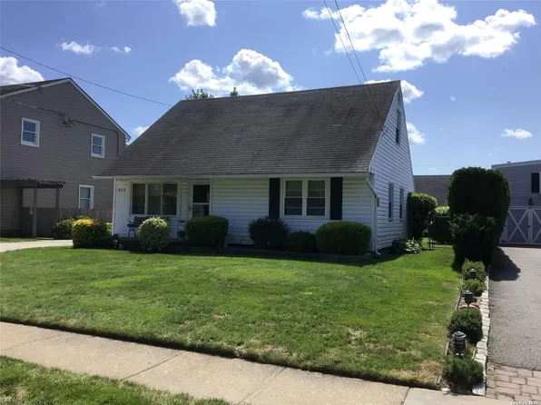 815 Bowling Green Drive, Westbury, NY 11590