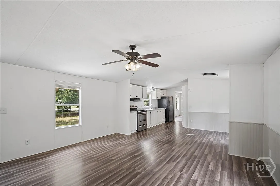 3 bed, 2.0 bath, 1152 sqft, $1,800 — Photo 4