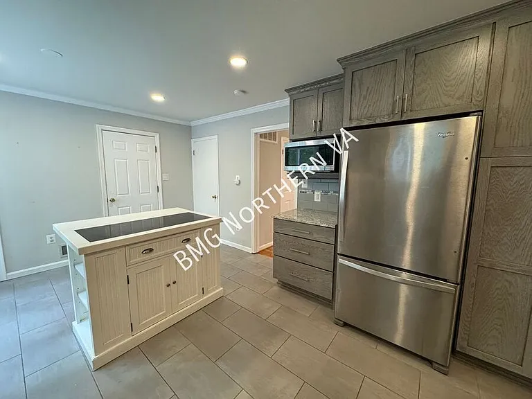 5406 Gainsborough Dr — Photo 11