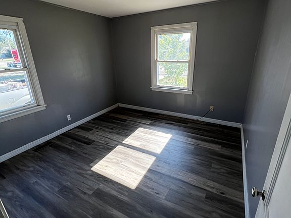 4th image of 110 Olive St
