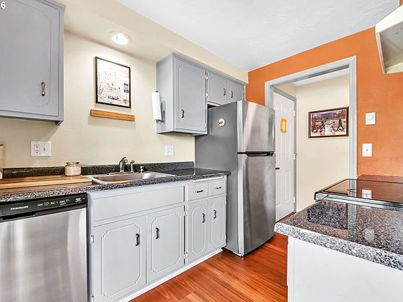5th image of 1255 City View St