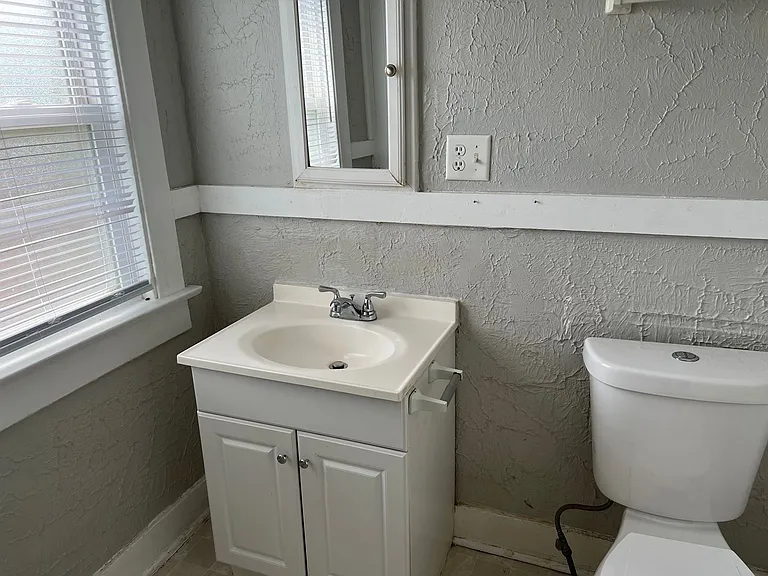 53 E Bruce Ave — Photo 9