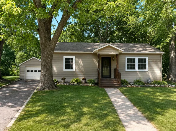 140 Lewis Ave E, Winsted, MN 55395