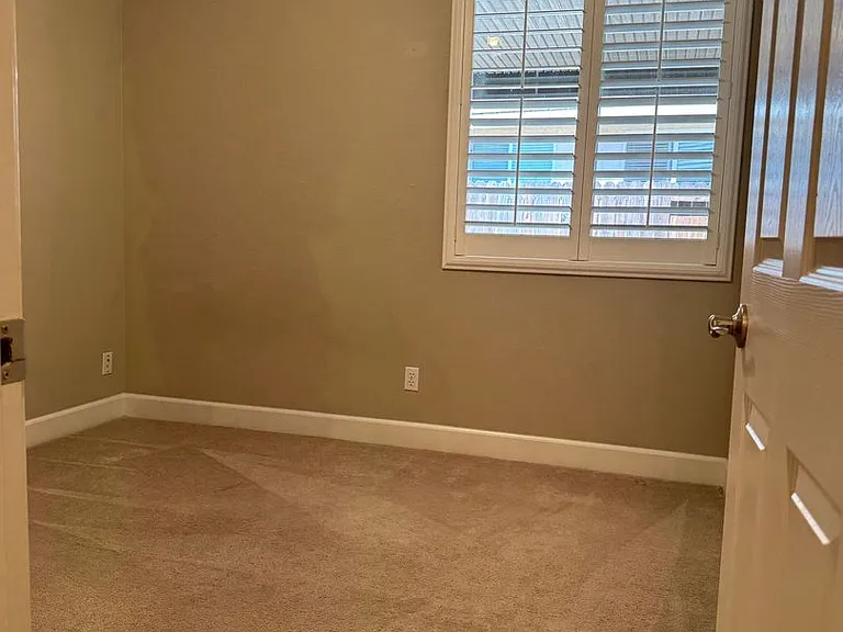 576 Sutherland Ranch Ln — Photo 16