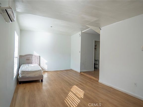 4th image of 14841 Archwood St