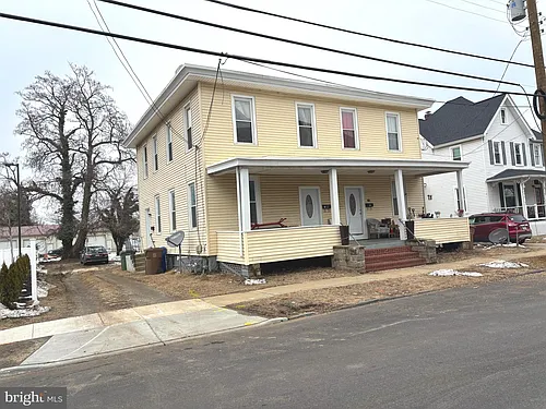 311 2nd St #A Photo 1