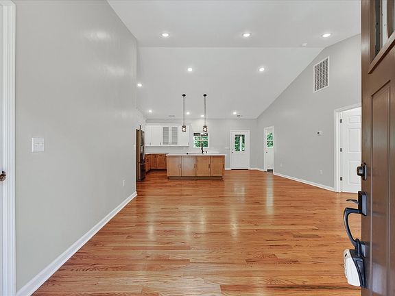 5th image of 115 Dale Ln