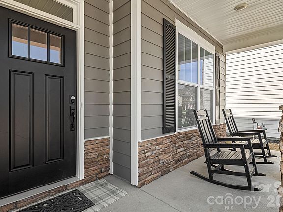 4th image of 574 Fox Cove Rd