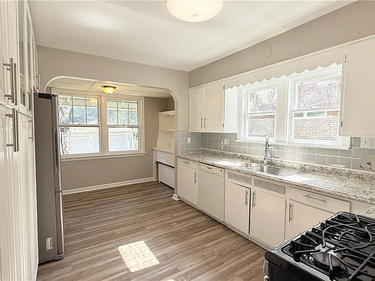721 Polk Ave — Photo 4