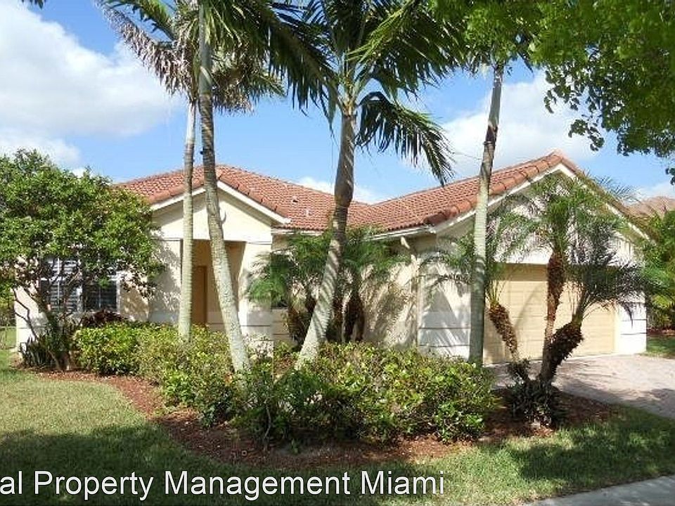 1st image of 621 Honeysuckle Ln