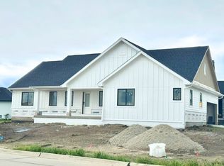 4324 Westgate Pkwy, Clive, IA 50325