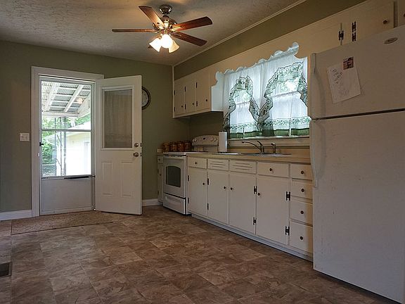 5th image of 217 Eads St