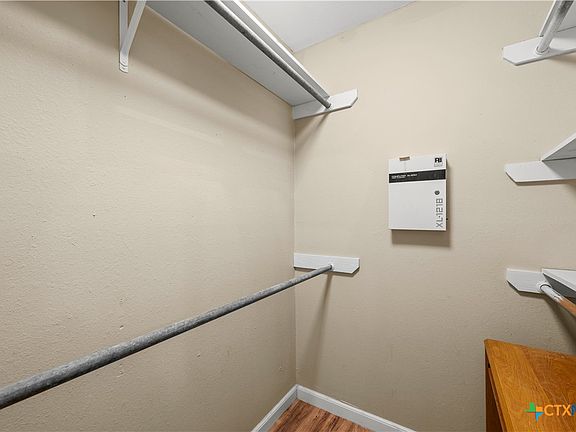 5th image of 4020 River Oaks Cir
