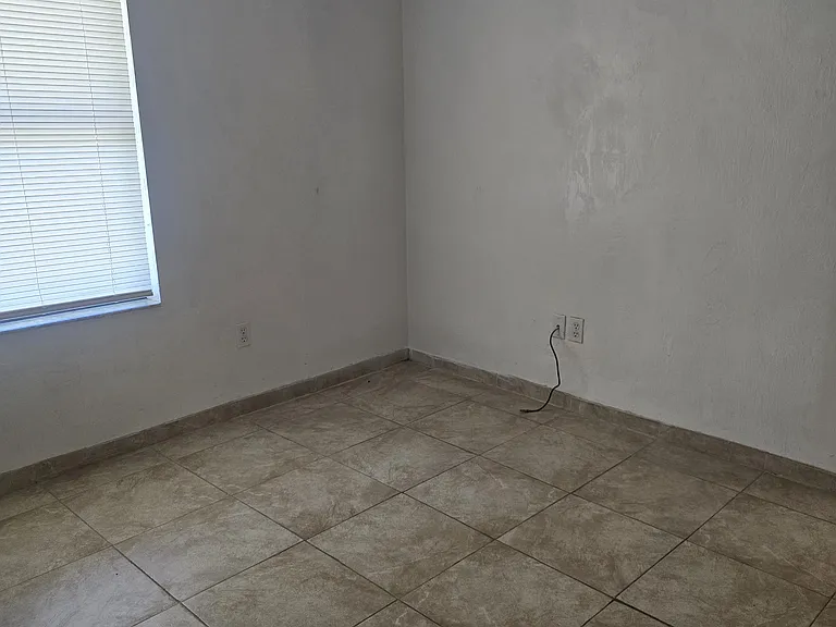 765 Georgia St — Photo 8