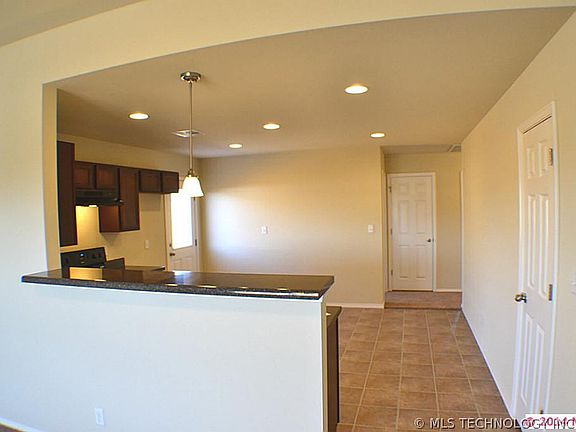 4th image of 9189 S 250th East Ave