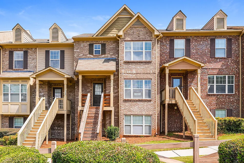 3 bed, 2.5 bath, 1905 sqft, $2,080 — Photo 1