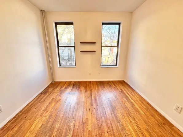 35 Carmine Street image 5 of 12