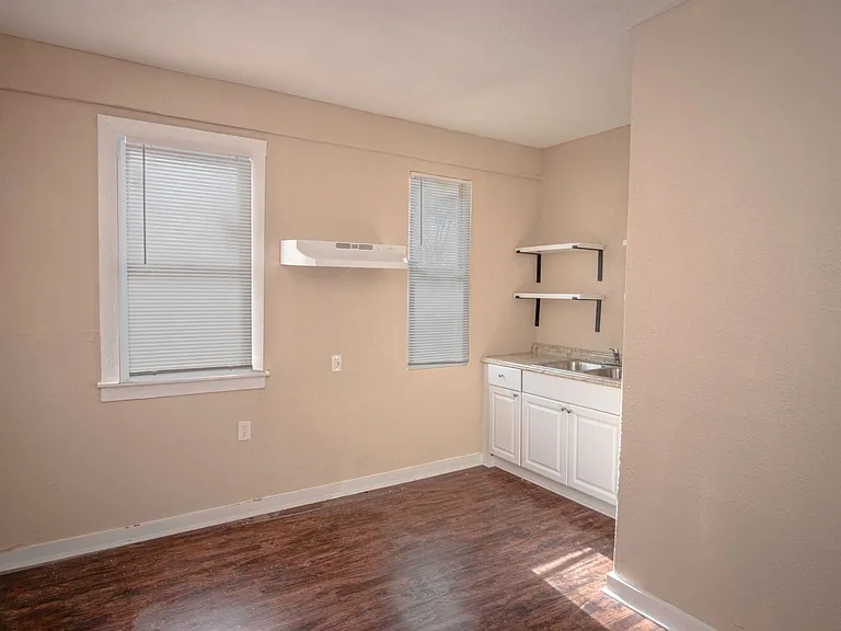 4115 S Presa — Photo 5