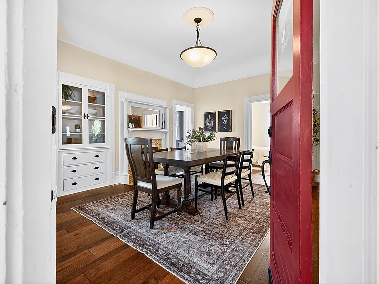 531 E Washington St — Photo 14