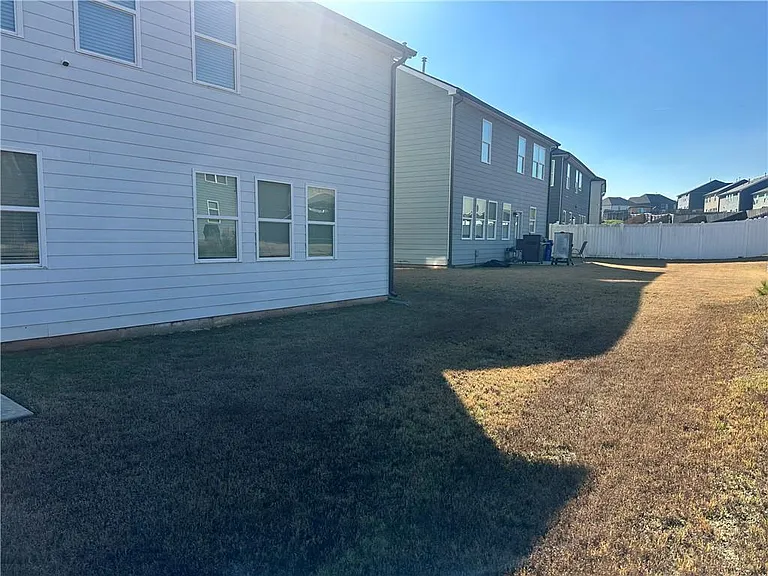 7226 Gladstone Cir — Photo 13
