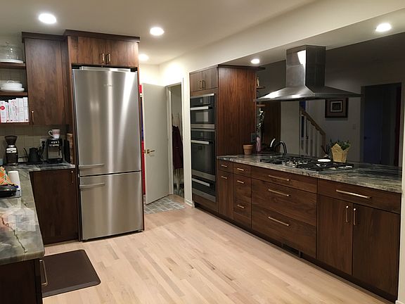 4th image of 302 Mark Hannah Pl