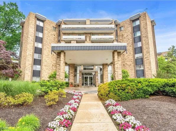 2112 Acacia Park Dr APT 324, Lyndhurst, OH 44124