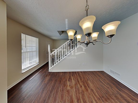 4th image of 1320 Wild Horse Dr