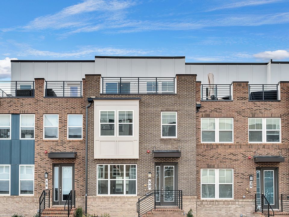 1st image of 32 Bleeker Pl