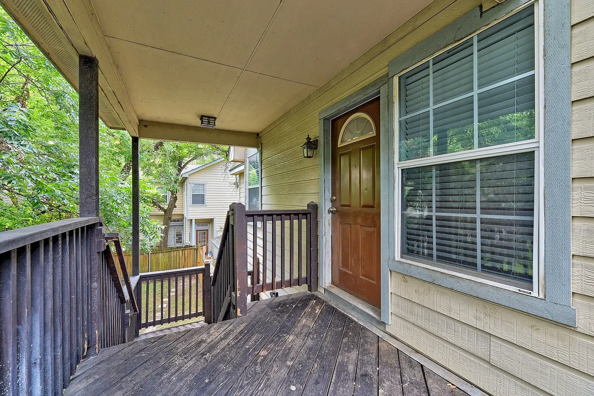 Building Photo - 106 E 46th St #B