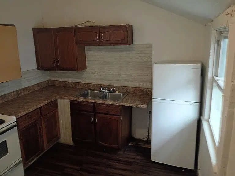 303 Jervis St #1 — Photo 11