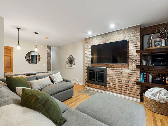 3rd image of 542 W Arlington Pl APT D