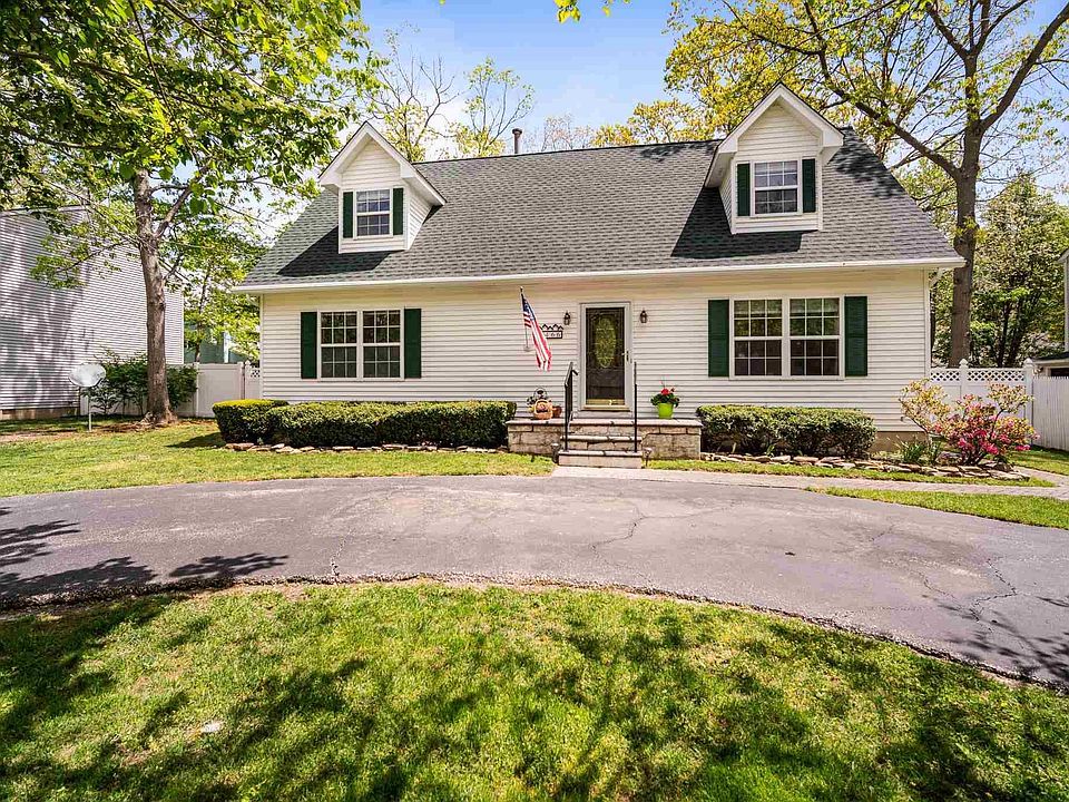 1st image of 466 Quince Ave