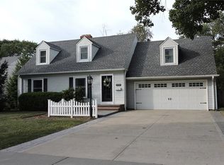 18580 E Shoreland Ave, Rocky River, OH 44116