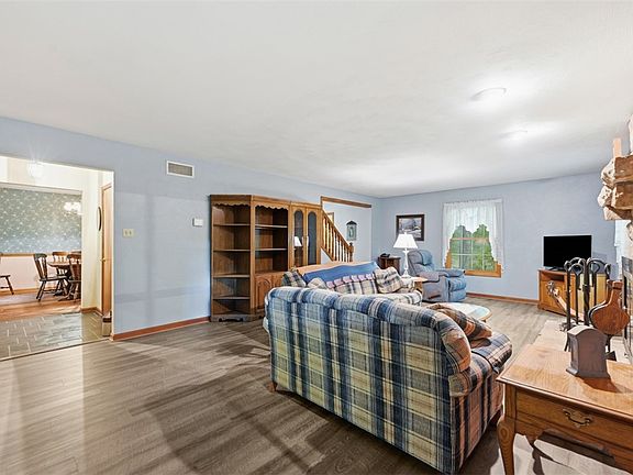 4th image of 137 Spring Valley Rd